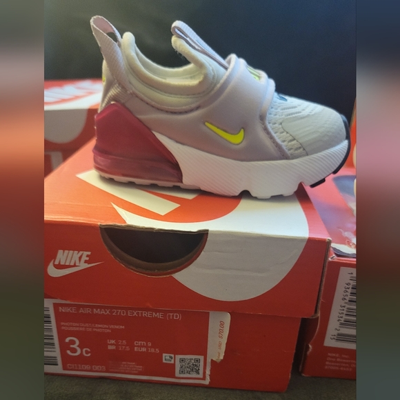 Nike Other - Nike Air Max 270